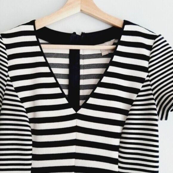 BANANA REPUBLIC Fit & Flare Stripped Mini Dress B&W Sz 4 - Picture 6 of 11